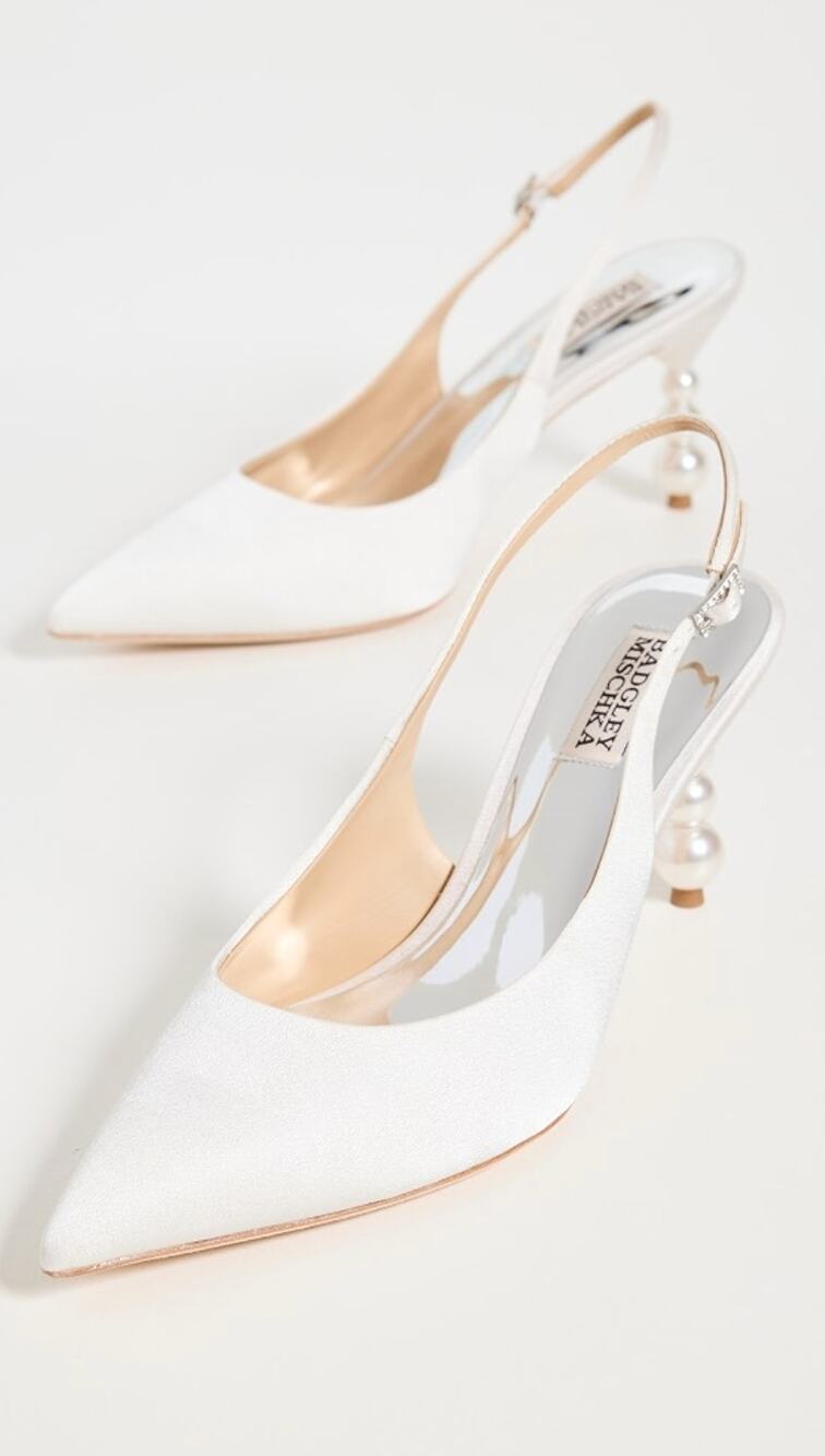 BADGLEY MISCHKA Beatrix Slingback Pointed Toe Pumps in White Crepe Size 9